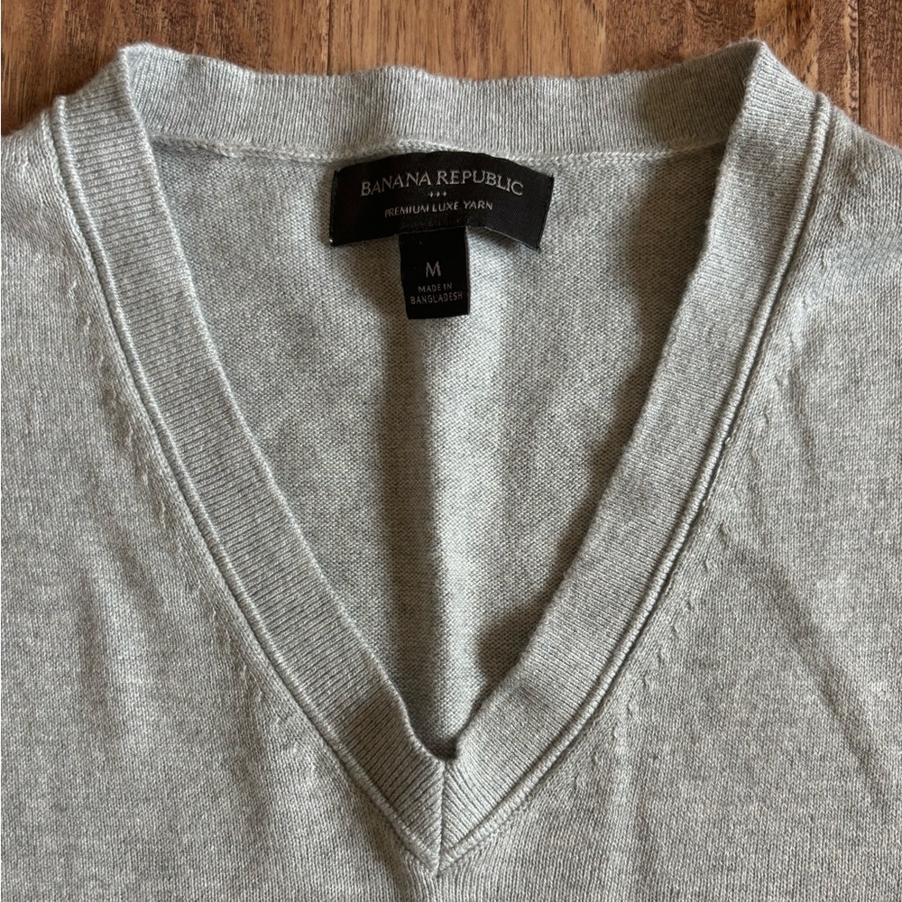 Banana Republic gray v-neck sweater. Excellent condition.